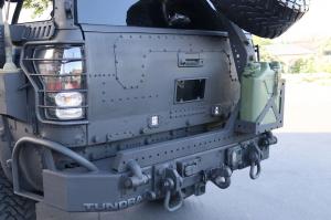 Toyota Tundra CrewMax 4x4 Zombie Apocalypse 2013 года 